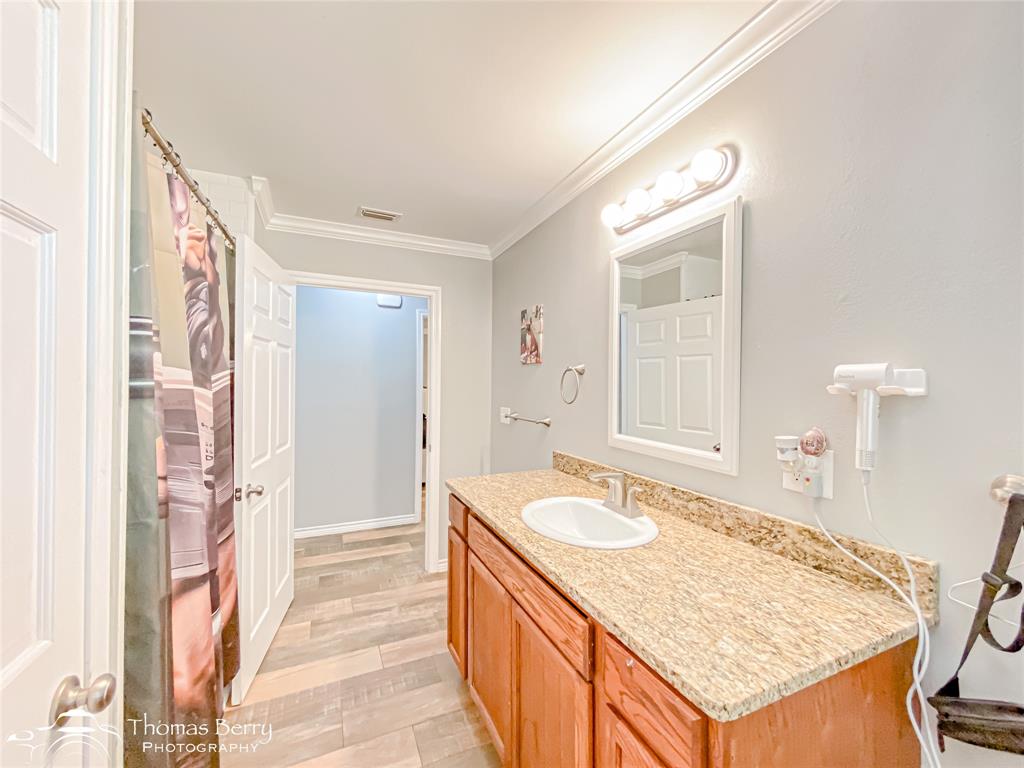 Clyde, Texas, 79510, United States, 3 Bedrooms Bedrooms, ,2 BathroomsBathrooms,Residential,For Sale,1898763