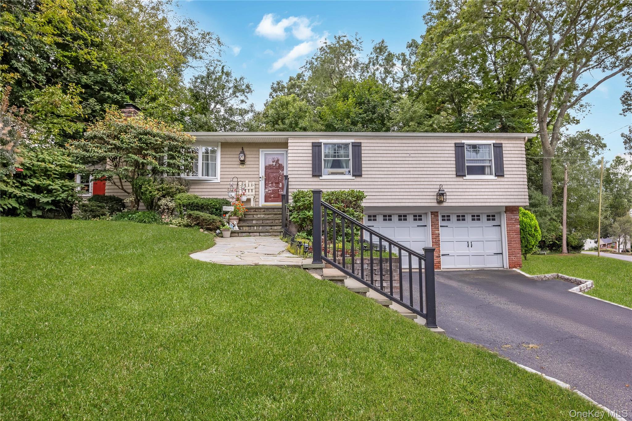 Elm St, Ronkonkoma, NY 11779