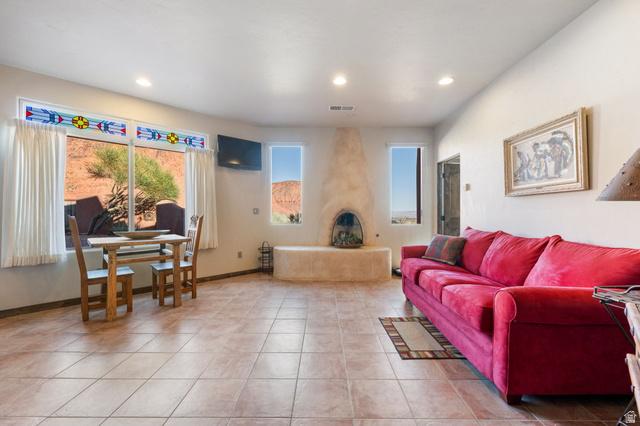 Ivins, Utah, 84738, United States, 3 Bedrooms Bedrooms, ,3 BathroomsBathrooms,Residential,For Sale,2048835