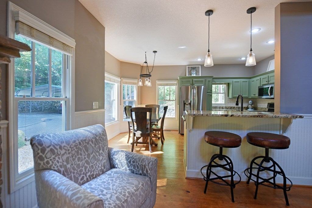 Hiawassee, Georgia, 30546, United States, 3 Bedrooms Bedrooms, ,4 BathroomsBathrooms,Residential,For Sale,1877027