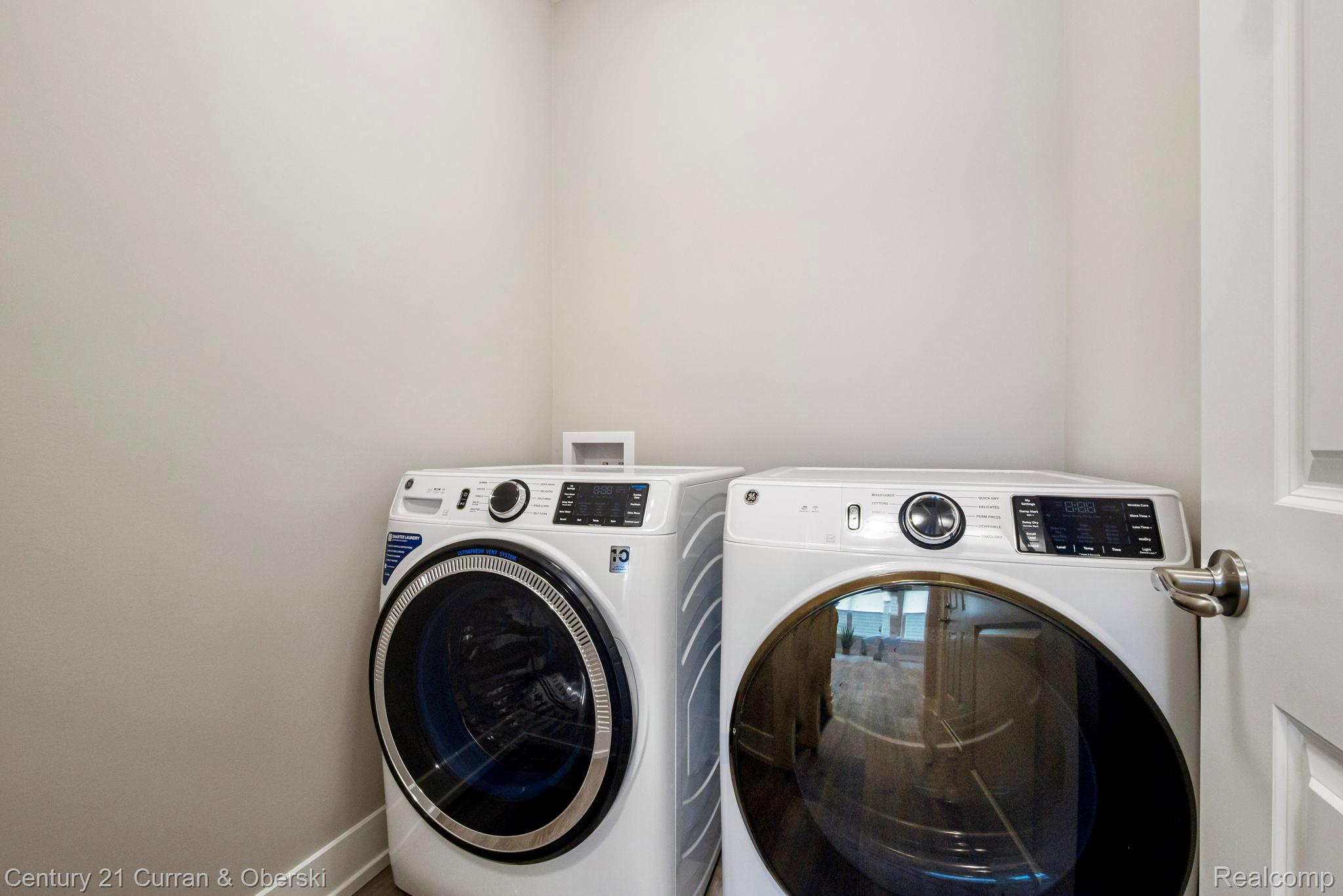 Northville, Michigan, 48168, United States, 2 Bedrooms Bedrooms, ,2 BathroomsBathrooms,Residential,For Sale,1983973