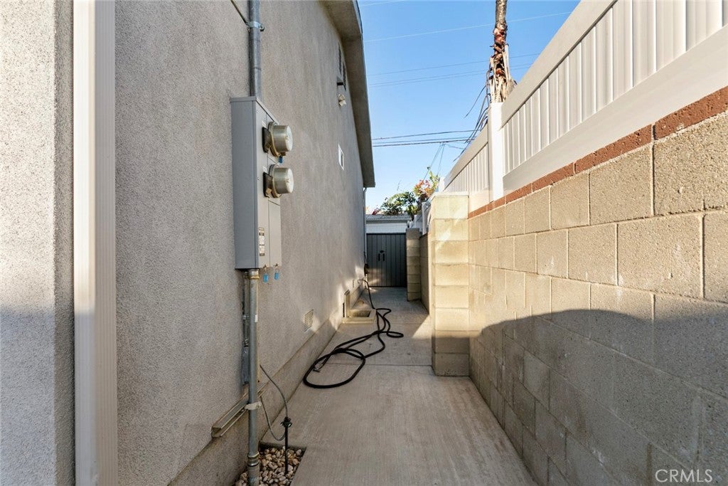 Sun Valley, California, 91352, United States, 5 Bedrooms Bedrooms, ,3 BathroomsBathrooms,Residential,For Sale,1987876