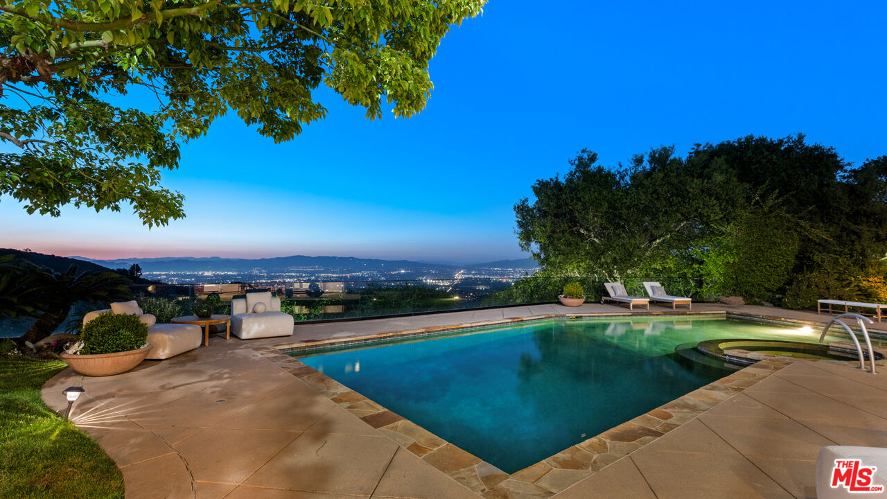 Los Angeles, California, 90049, United States, 5 Bedrooms Bedrooms, ,4 BathroomsBathrooms,Residential,For Sale,1889913