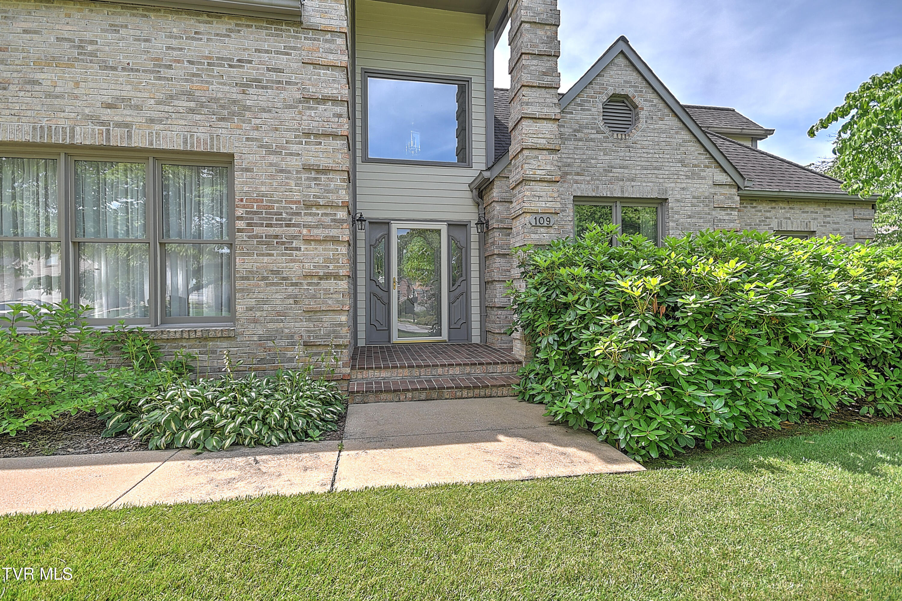 Johnson City, Tennessee, 37604, United States, 4 Bedrooms Bedrooms, ,3 BathroomsBathrooms,Residential,For Sale,1870775