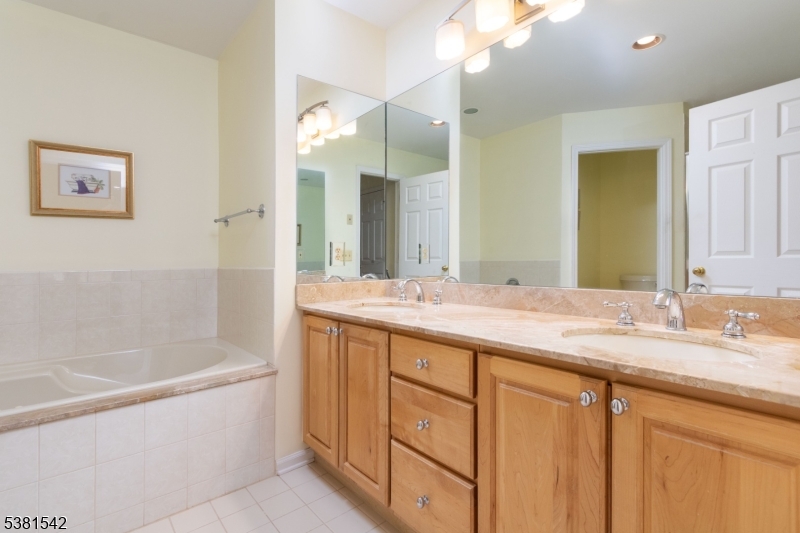 Far Hills Boro, New Jersey, 07931, United States, 2 Bedrooms Bedrooms, ,3 BathroomsBathrooms,Residential,For Sale,1934614