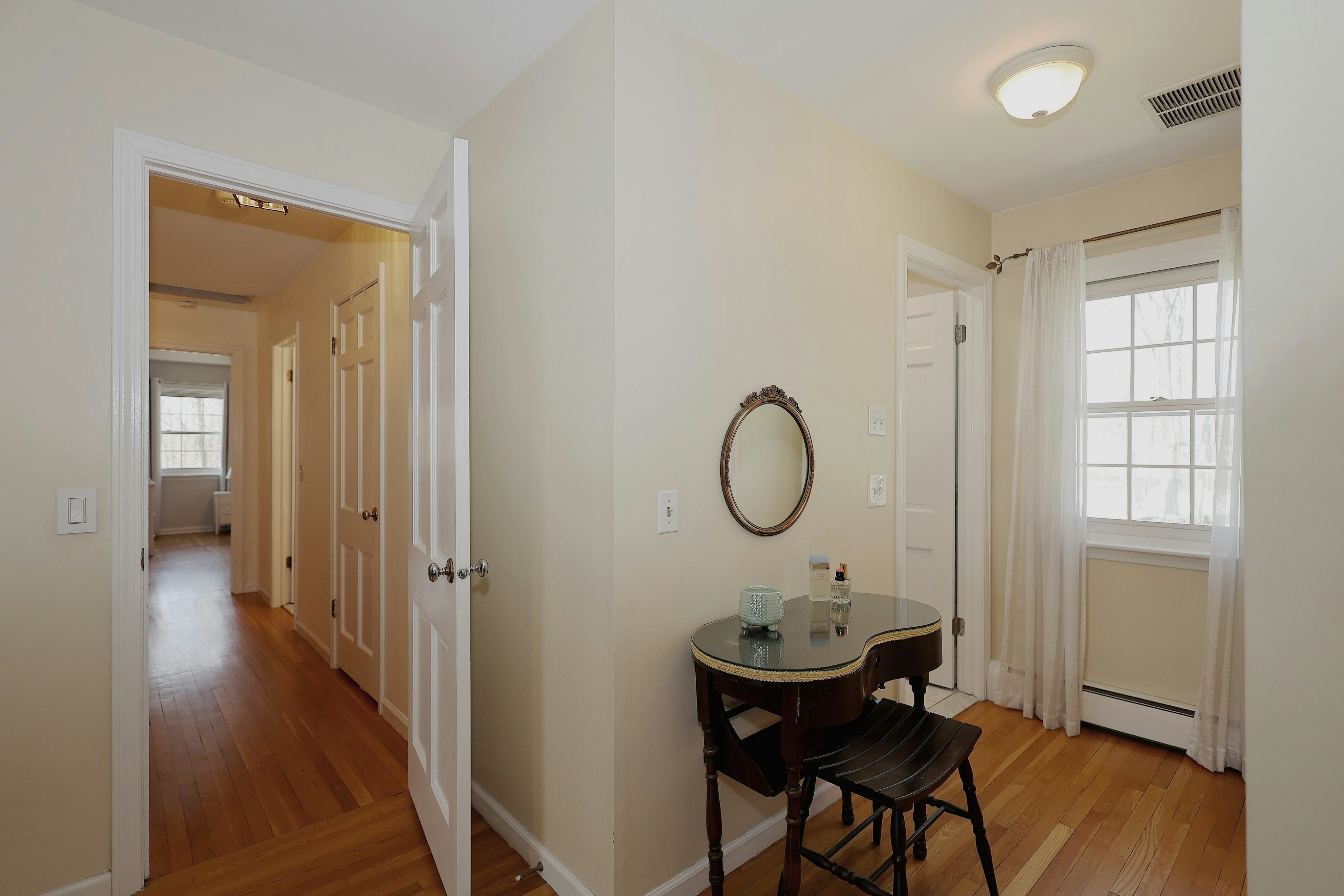  Classic New England Colonial - 物件實景