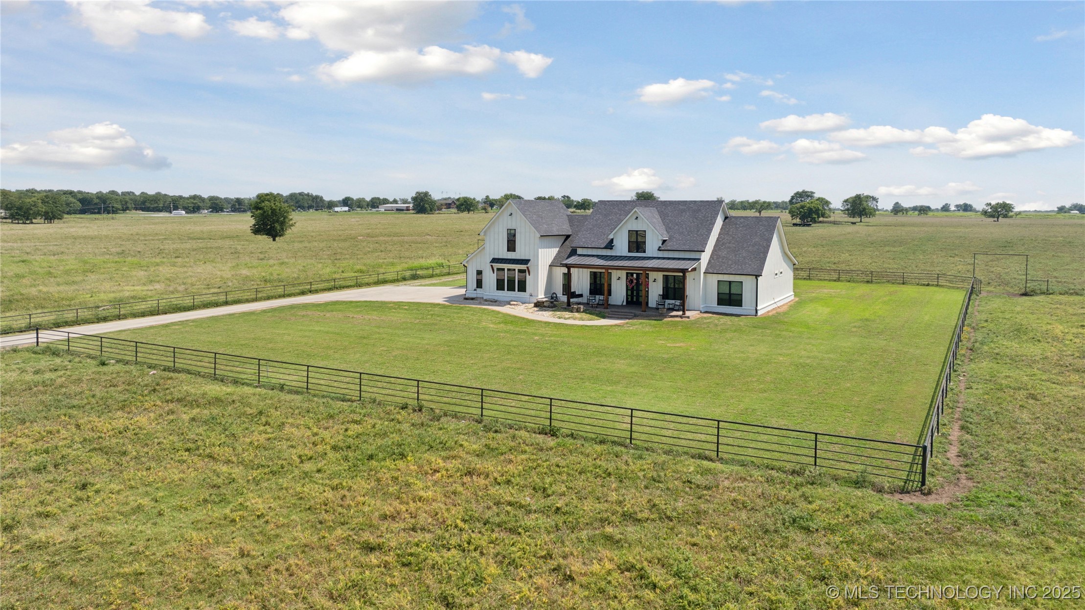 Pryor, Oklahoma, 74361, United States, 4 Bedrooms Bedrooms, ,4 BathroomsBathrooms,Residential,For Sale,1916724