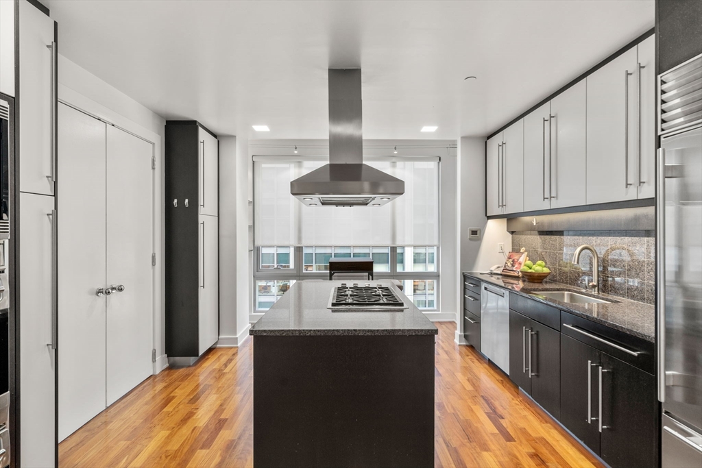 Boston, Massachusetts, 02210, United States, 3 Bedrooms Bedrooms, ,4 BathroomsBathrooms,Residential,For Sale,1821296