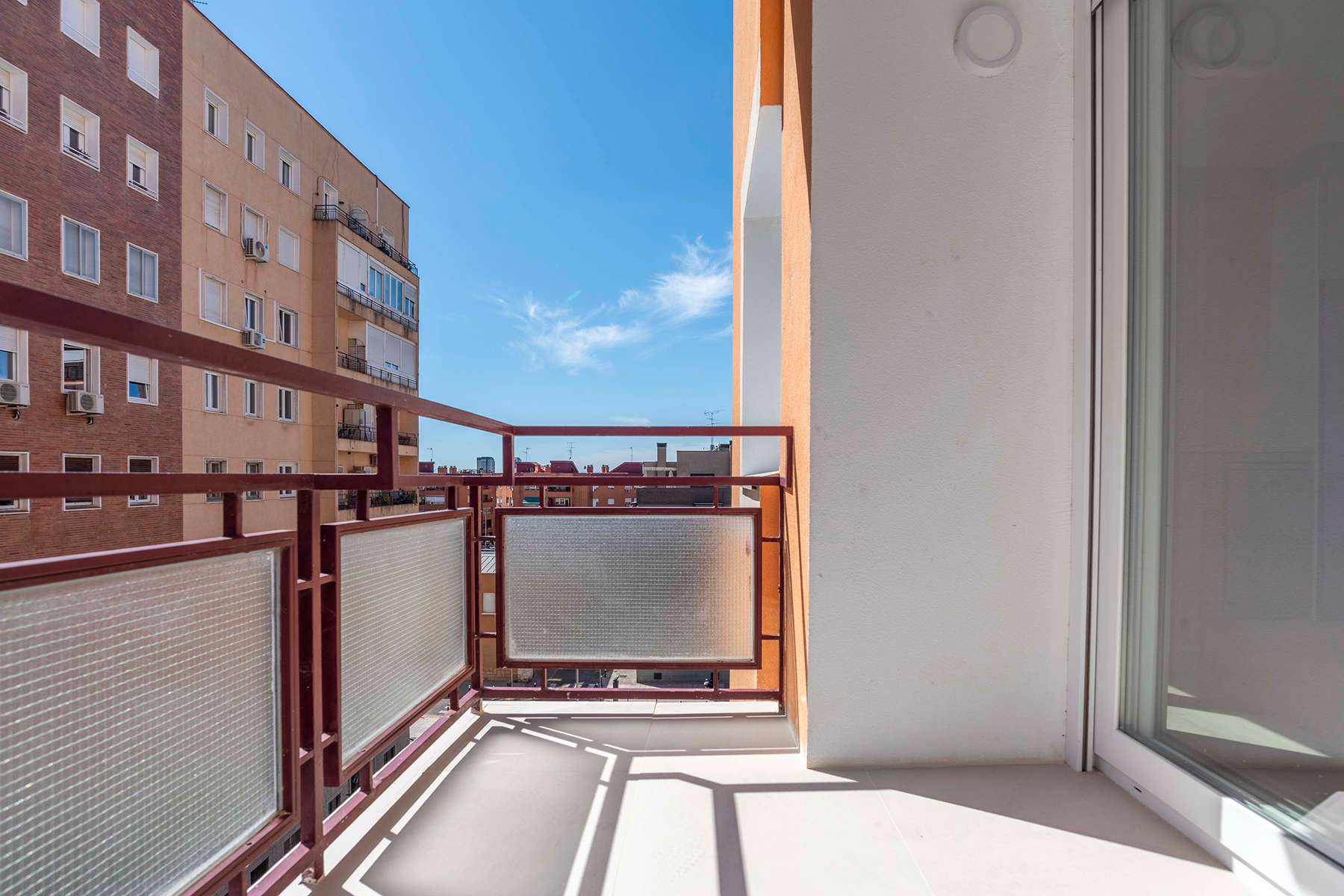  2-bedroom flat with small terrace, renovated and ready to move in - 物件實景