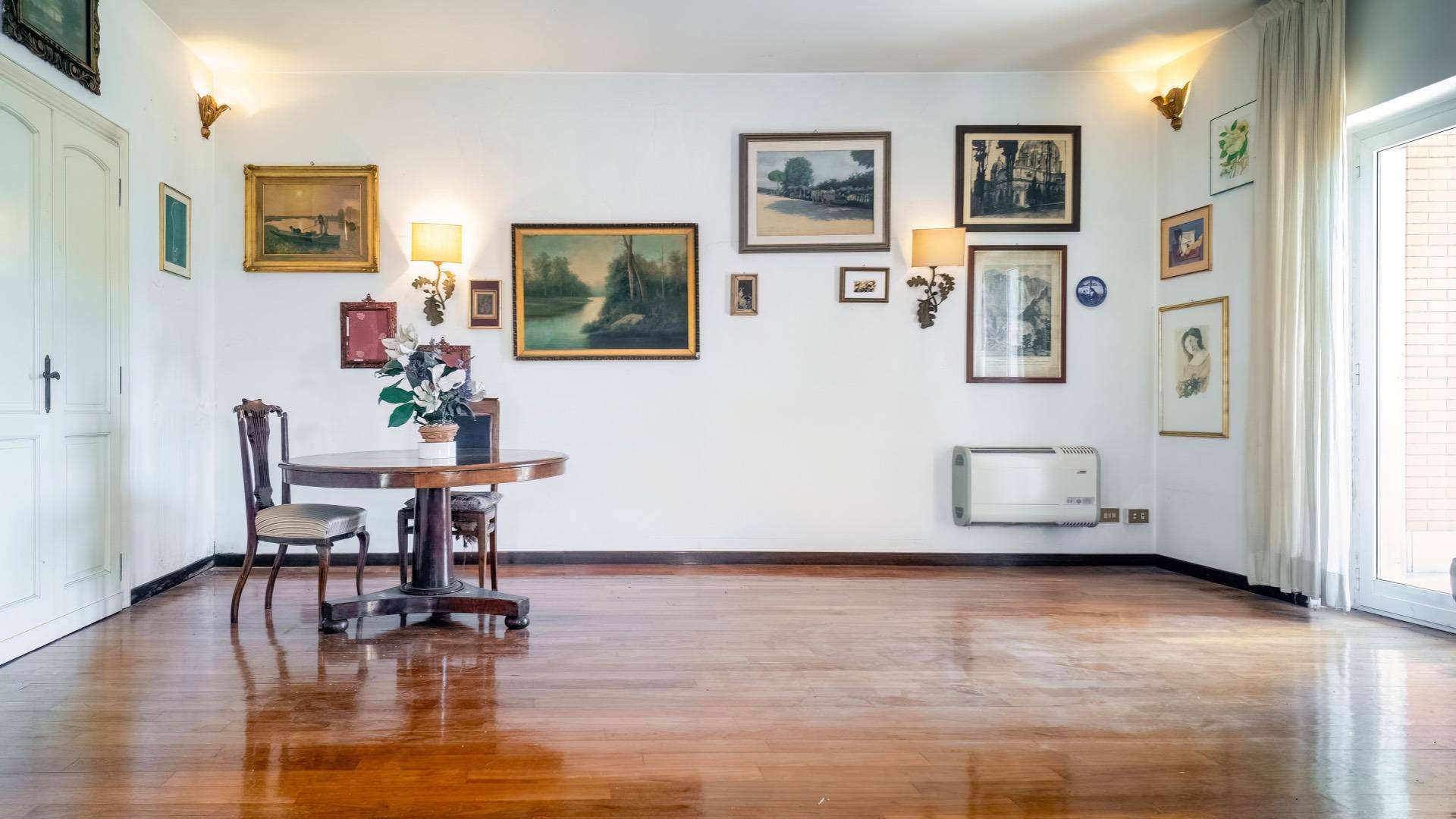 Roma, Roma, 00100, IT, 4 Bedrooms Bedrooms, ,4 BathroomsBathrooms,Residential,For Sale,1932410