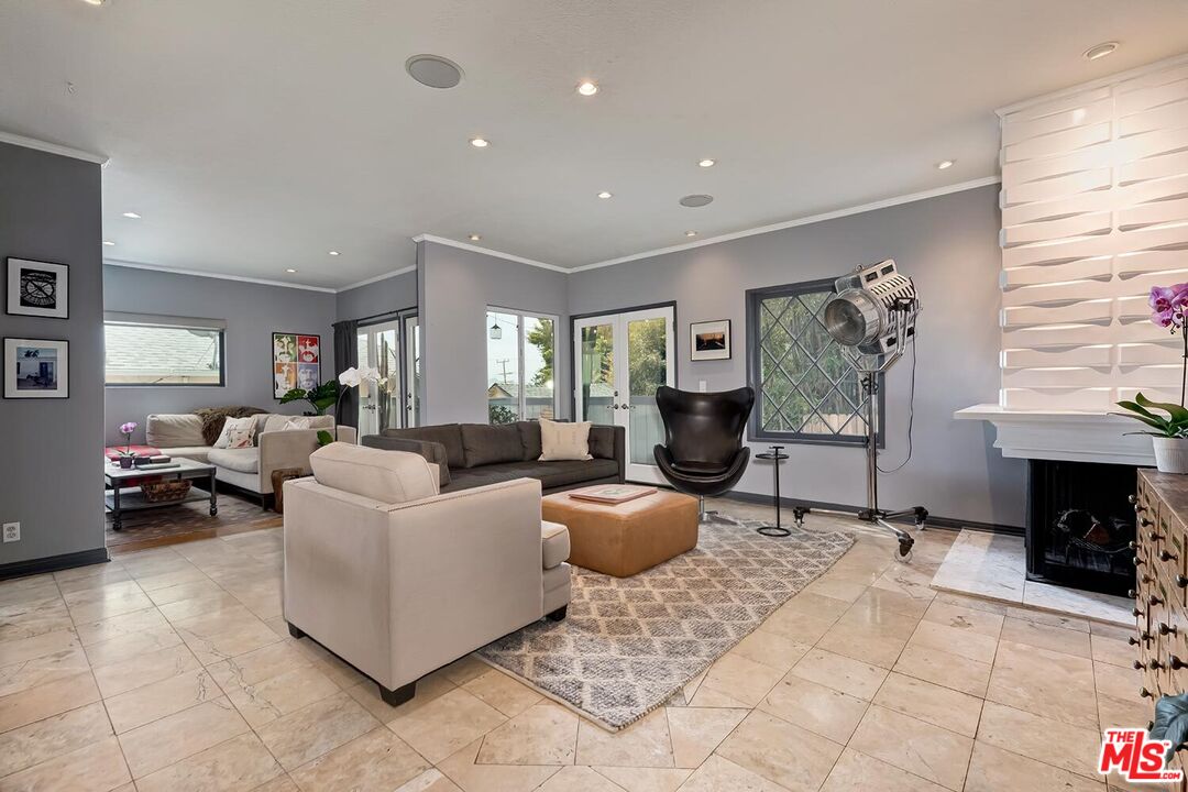West Hollywood, California, 90069, United States, 2 Bedrooms Bedrooms, ,2 BathroomsBathrooms,Residential,For Sale,1819033