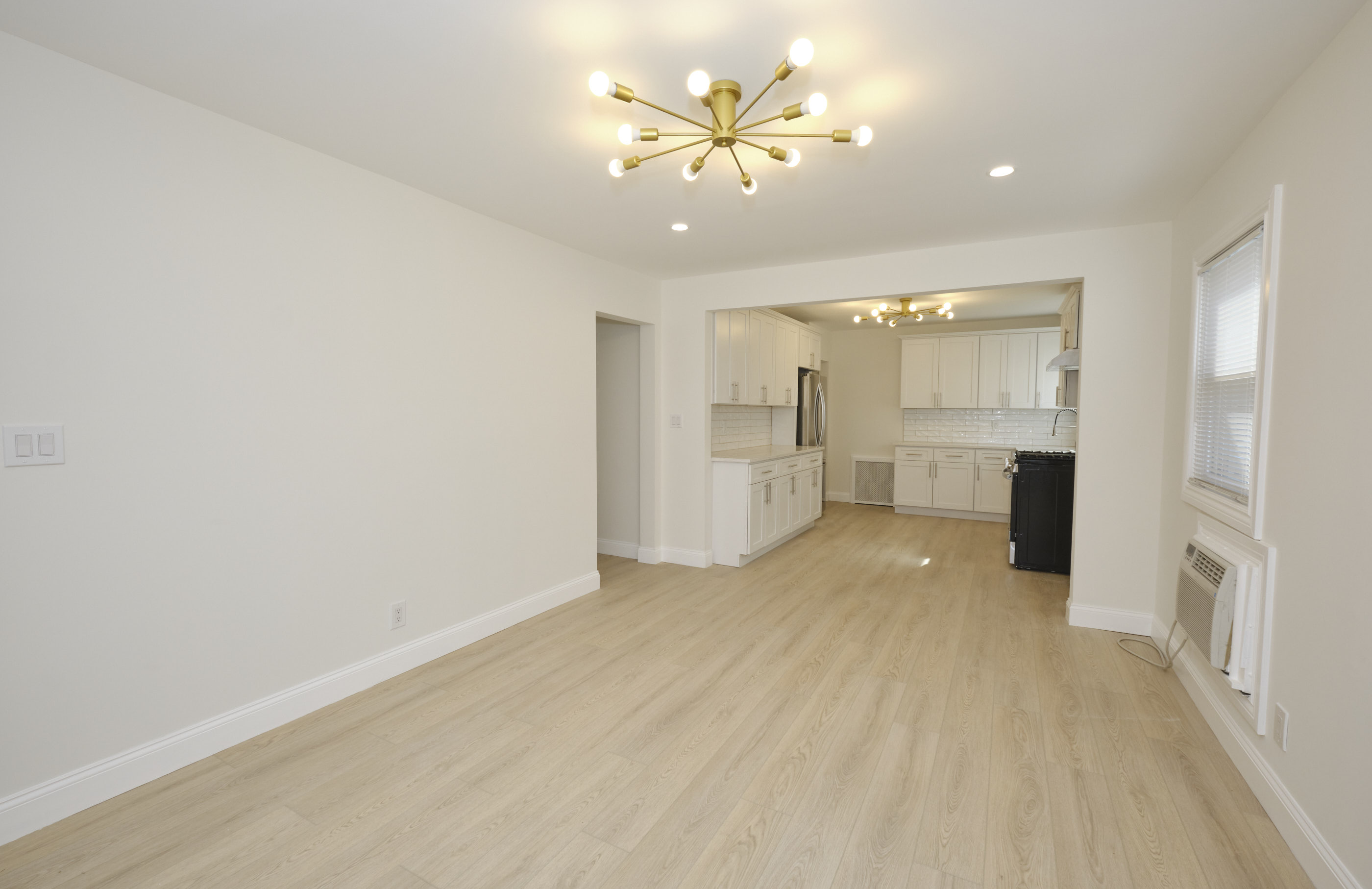 Elmont, New York, 11003, United States, 5 Bedrooms Bedrooms, ,2 BathroomsBathrooms,Residential,For Sale,1981146