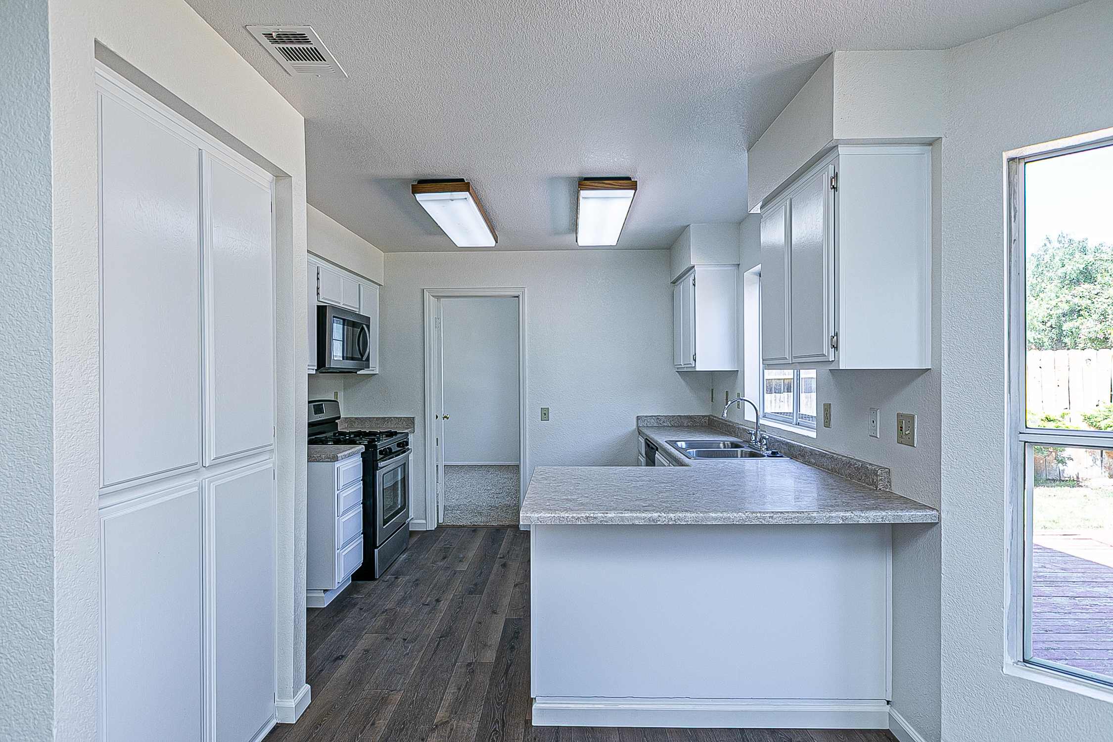 Lompoc, California, 93436, United States, 3 Bedrooms Bedrooms, ,3 BathroomsBathrooms,Residential,For Sale,1933210