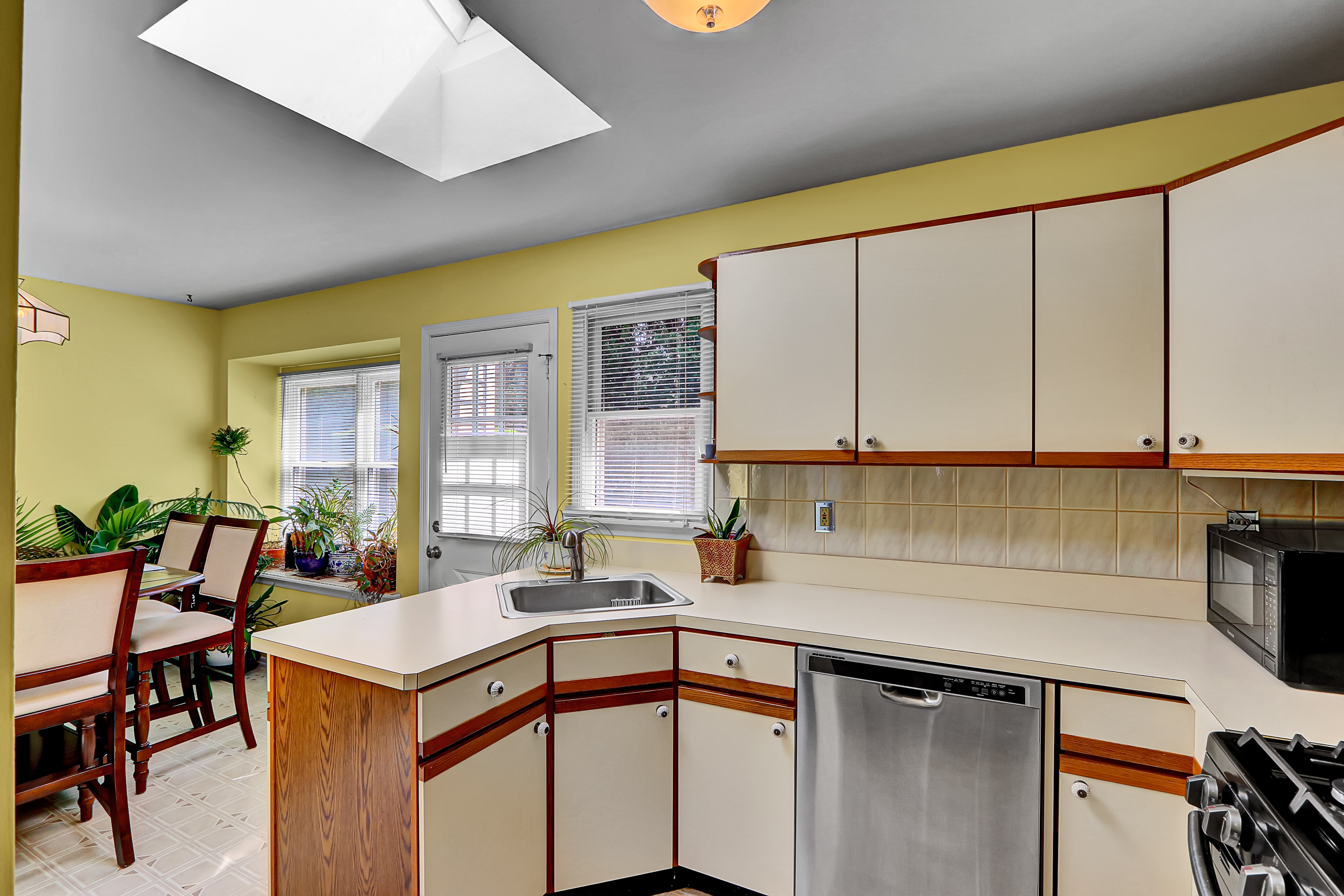 North Babylon, New York, 11703, United States, 2 Bedrooms Bedrooms, ,2 BathroomsBathrooms,Residential,For Sale,1943160