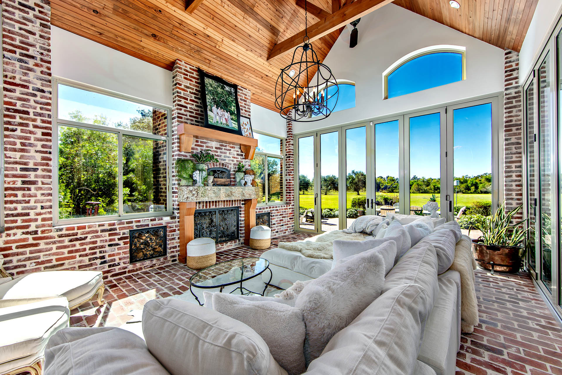 Houma, Louisiana, 70360, United States, 3 Bedrooms Bedrooms, ,4 BathroomsBathrooms,Residential,For Sale,2000974