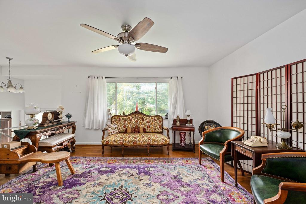 Alexandria, Virginia, 22308, United States, 4 Bedrooms Bedrooms, ,3 BathroomsBathrooms,Residential,For Sale,1921222