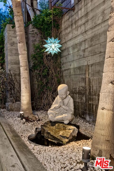 West Hollywood, California, 90069, United States, 2 Bedrooms Bedrooms, ,2 BathroomsBathrooms,Residential,For Sale,2000486