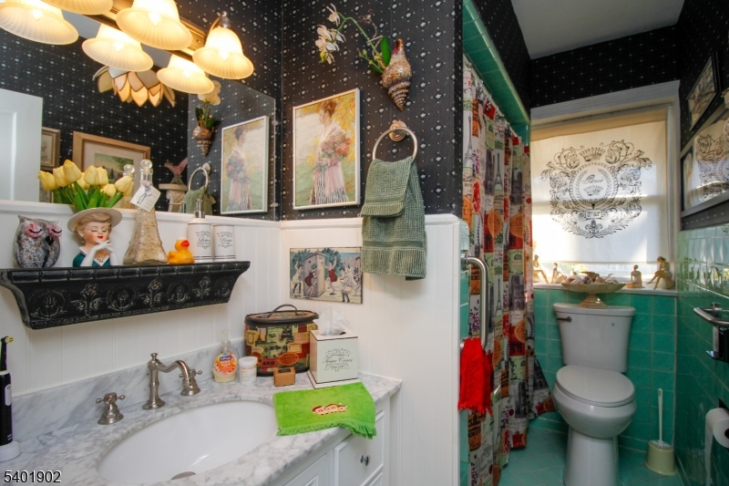 Clifton City, New Jersey, 07011-3254, United States, 6 Bedrooms Bedrooms, ,6 BathroomsBathrooms,Residential,For Sale,2005215