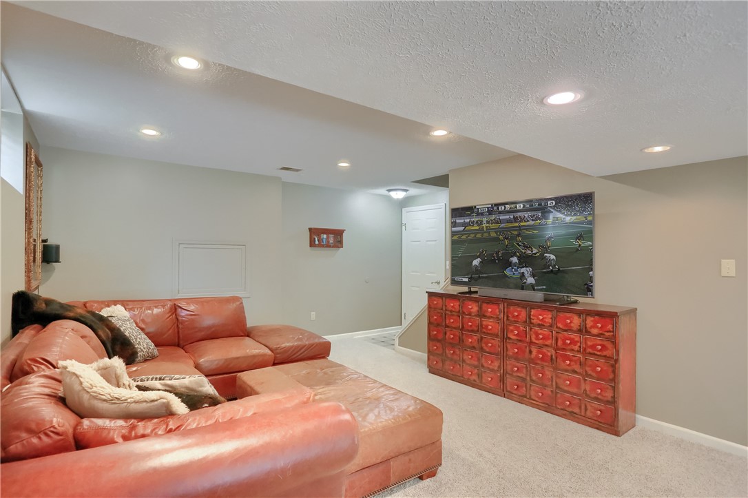 Pine Twp, Pennsylvania, 15044, United States, 4 Bedrooms Bedrooms, ,3 BathroomsBathrooms,Residential,For Sale,1951267