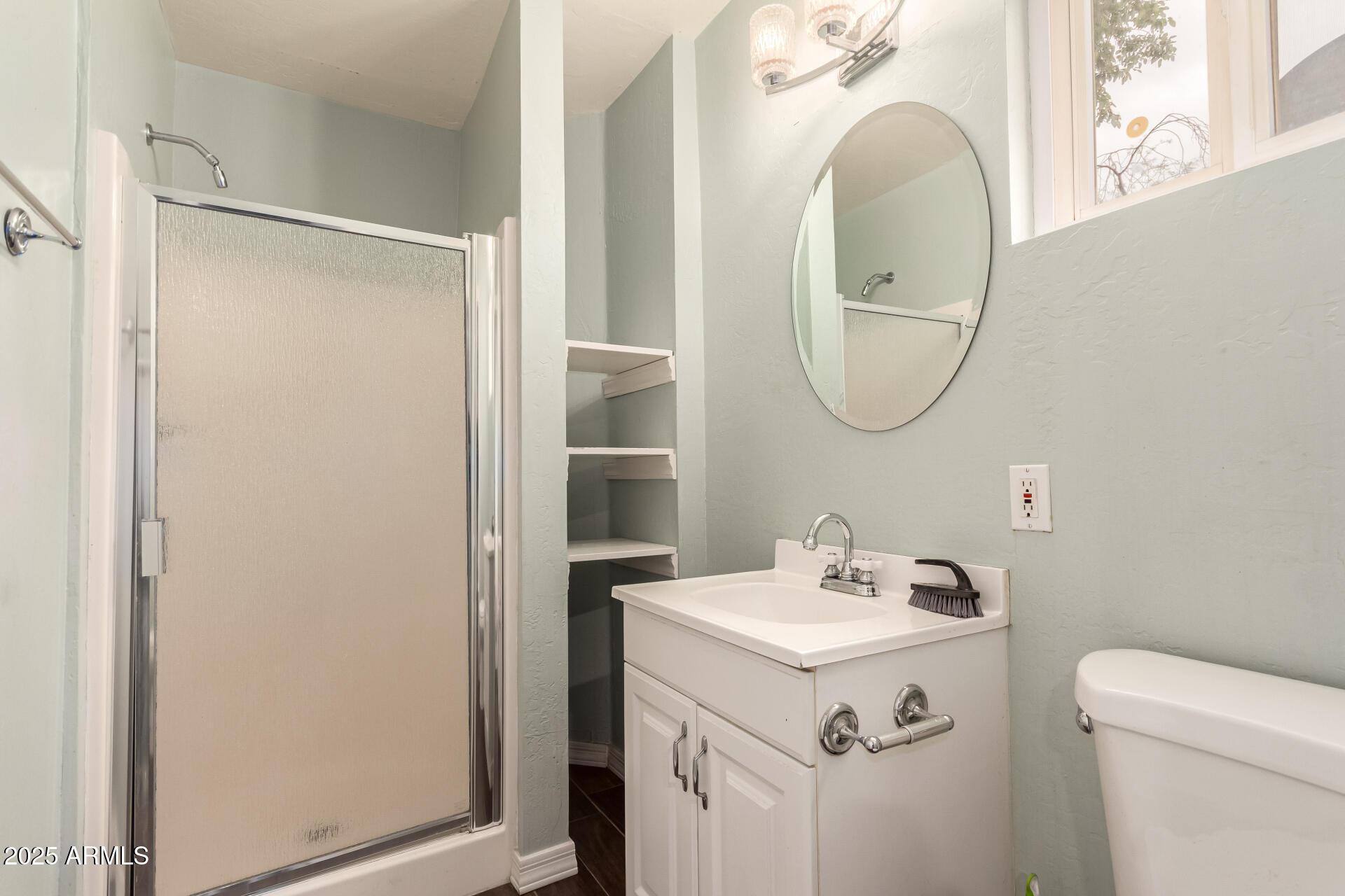 Phoenix, Arizona, 85007, United States, 4 Bedrooms Bedrooms, ,3 BathroomsBathrooms,Residential,For Sale,1980366