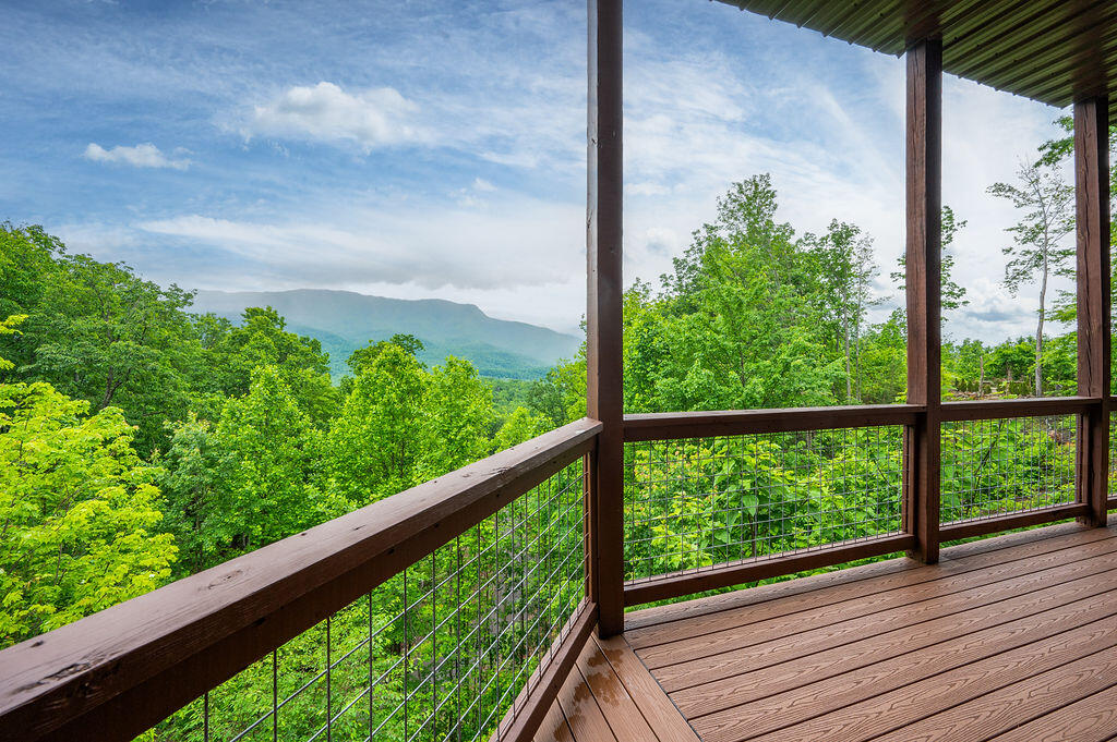 Gatlinburg, Tennessee, 37738, United States, 5 Bedrooms Bedrooms, ,6 BathroomsBathrooms,Residential,For Sale,1981295