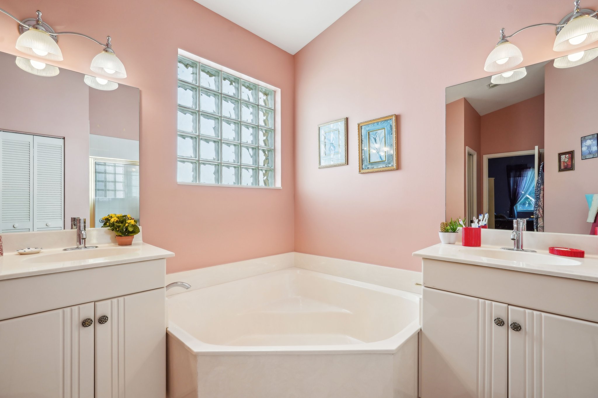 Coral Springs, Florida, 33071, United States, 3 Bedrooms Bedrooms, ,2 BathroomsBathrooms,Residential,For Sale,1923473