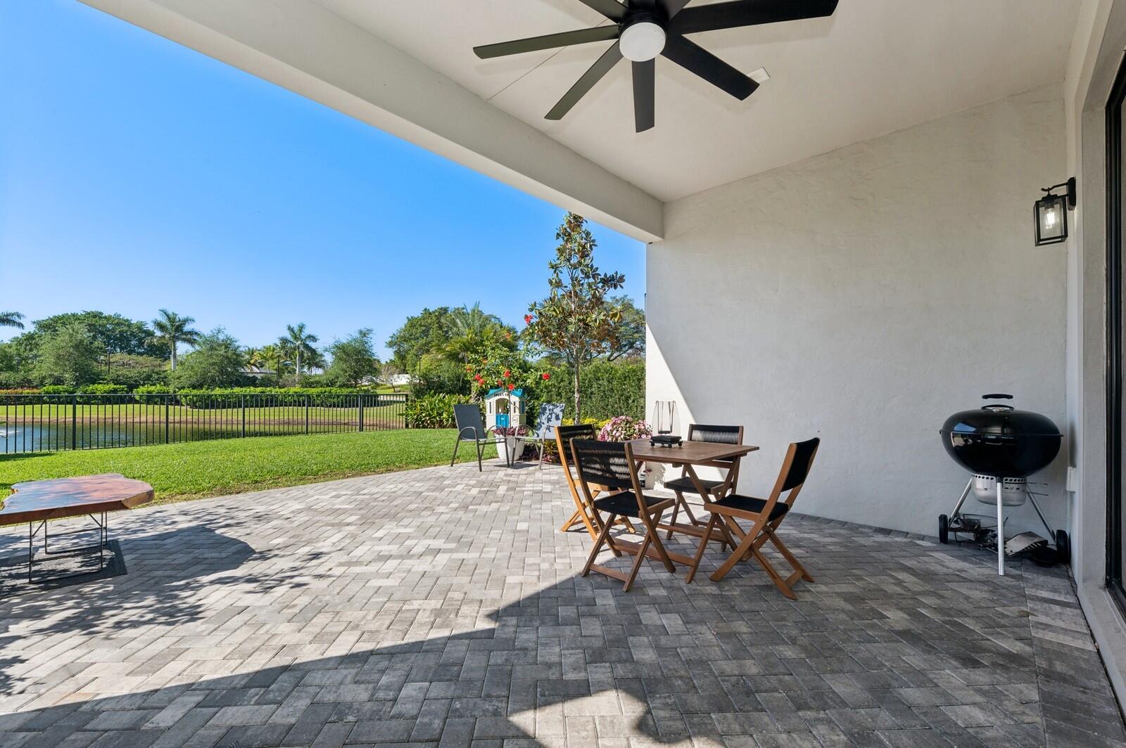 West Palm Beach, Florida, 33401, United States, 3 Bedrooms Bedrooms, ,4 BathroomsBathrooms,Residential,For Sale,1745907