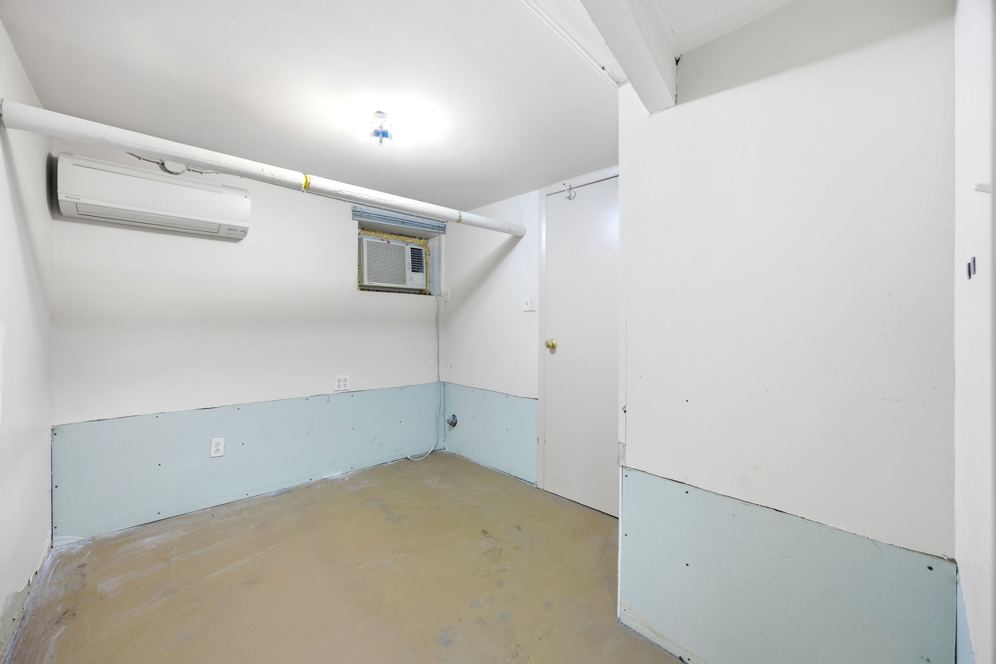  1077 E36th Street - 物件實景