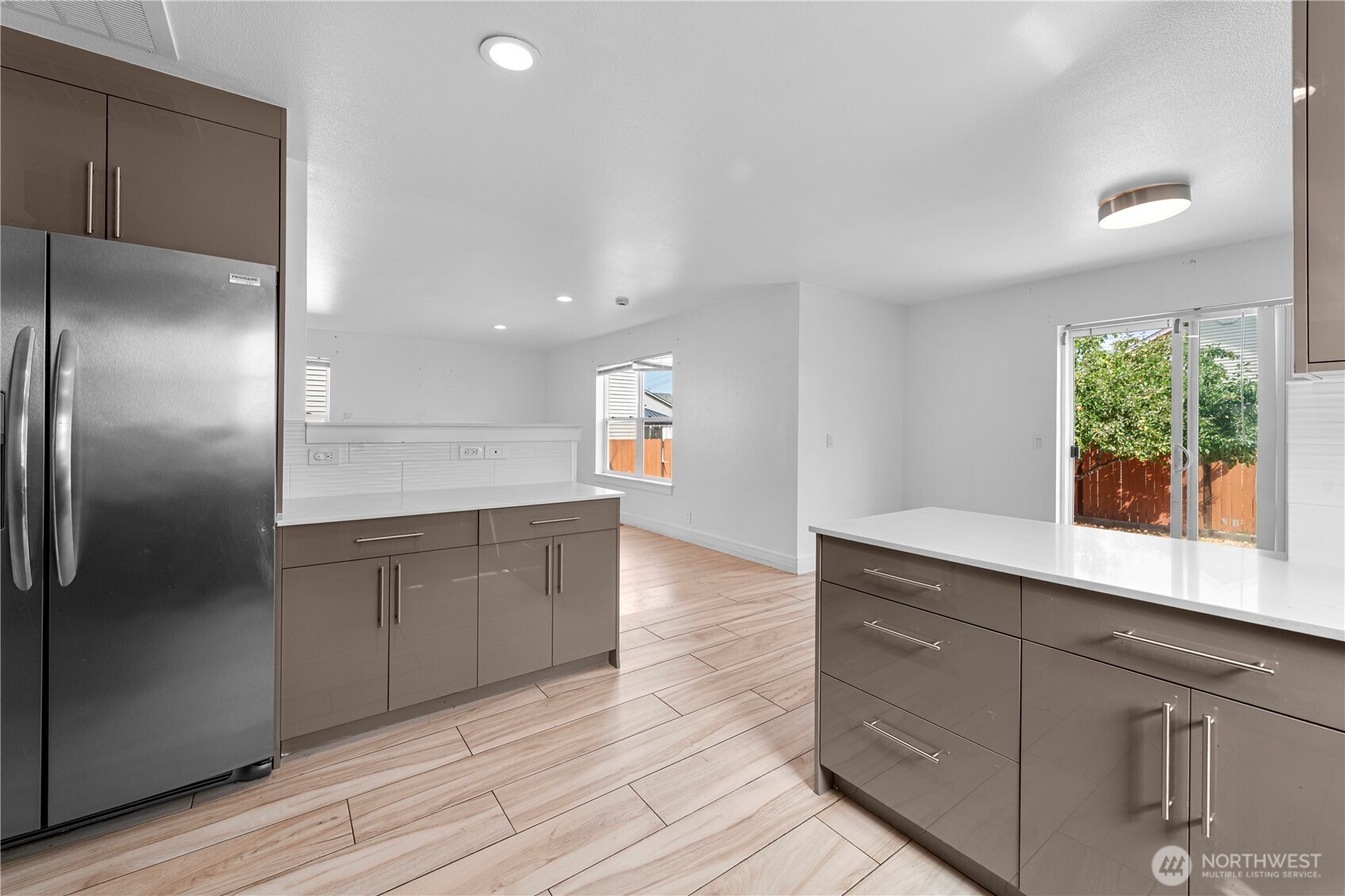 Auburn, Washington, 98092, United States, 3 Bedrooms Bedrooms, ,3 BathroomsBathrooms,Residential,For Sale,1951541