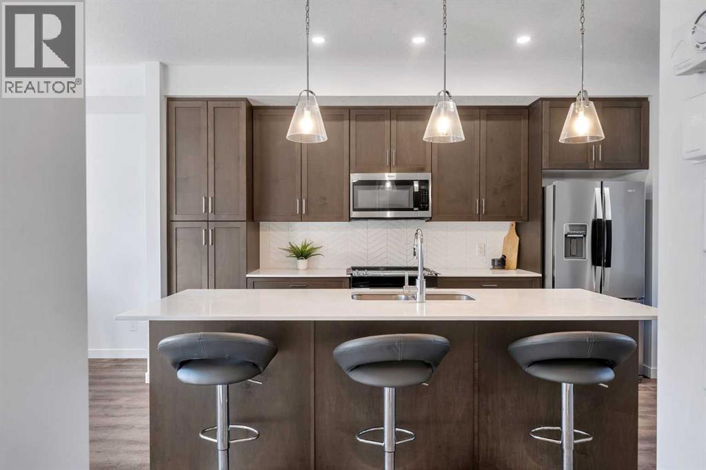 CALGARY, Alberta, T2X 4R1, CA, 3 Bedrooms Bedrooms, ,2 BathroomsBathrooms,Residential,For Sale,1949182