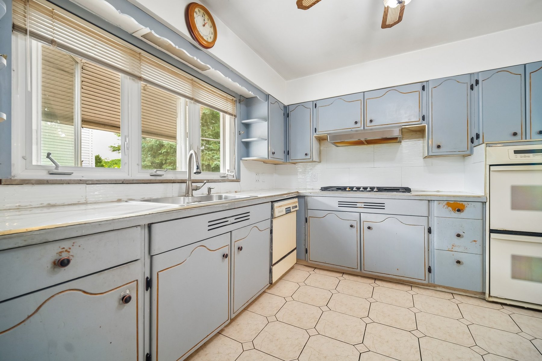  Charming Brick Ranch Home Ready for Your Vision - 物件實景