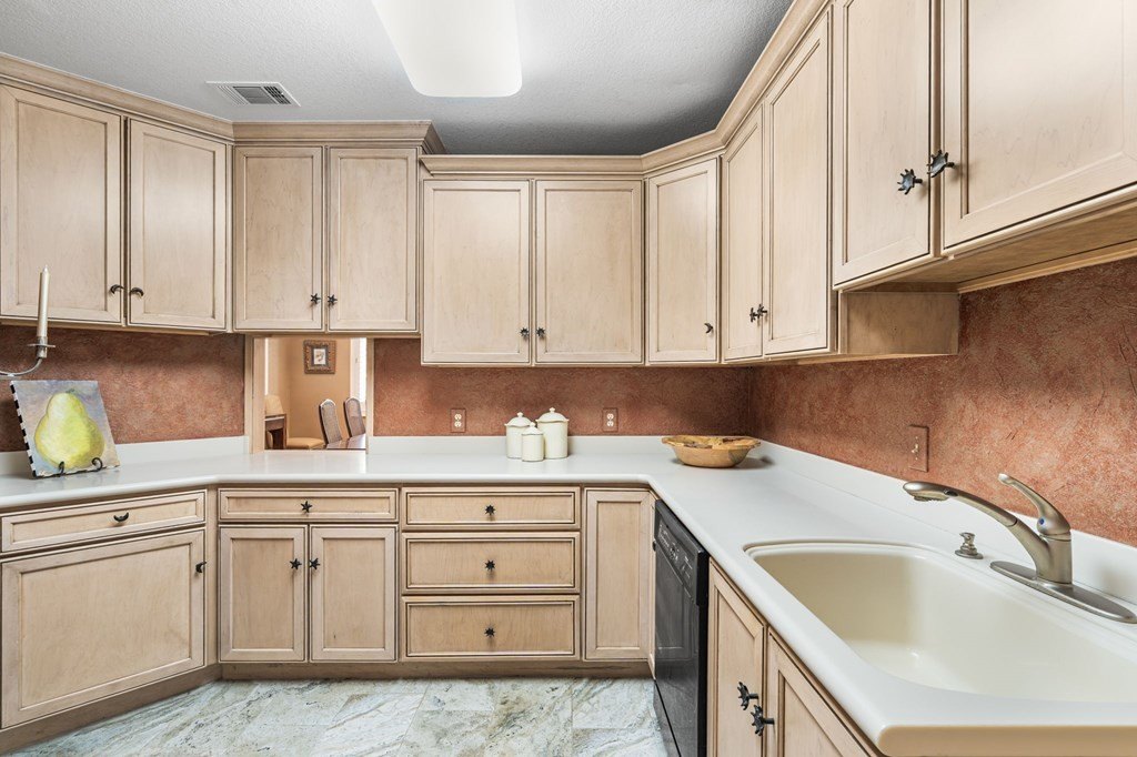 Hiawassee, Georgia, 30546, United States, 3 Bedrooms Bedrooms, ,4 BathroomsBathrooms,Residential,For Sale,1978454