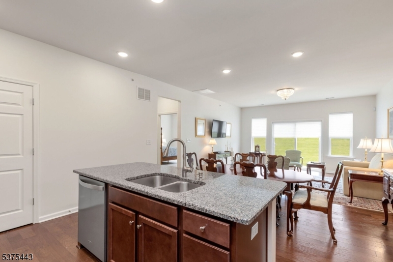 Florham Park Boro, New Jersey, 07932, United States, 2 Bedrooms Bedrooms, ,3 BathroomsBathrooms,Residential,For Sale,1917445