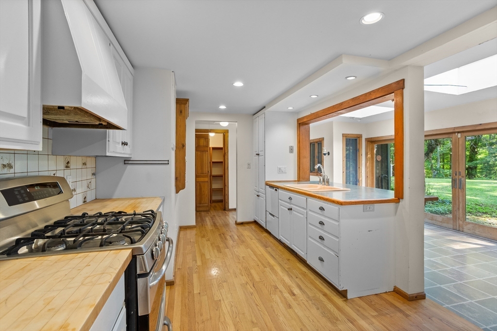 Sudbury, Massachusetts, 01776, United States, 4 Bedrooms Bedrooms, ,3 BathroomsBathrooms,Residential,For Sale,1940388