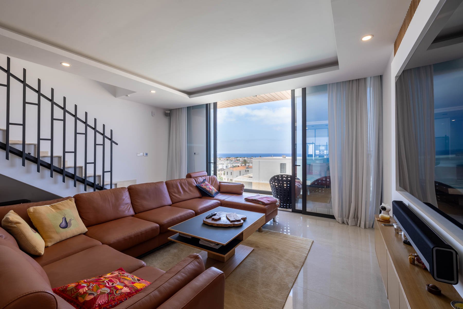  3-Bedroom Sea View Penthouse with Private Roof Terrace in Chloraka, Pafos - 物件實景
