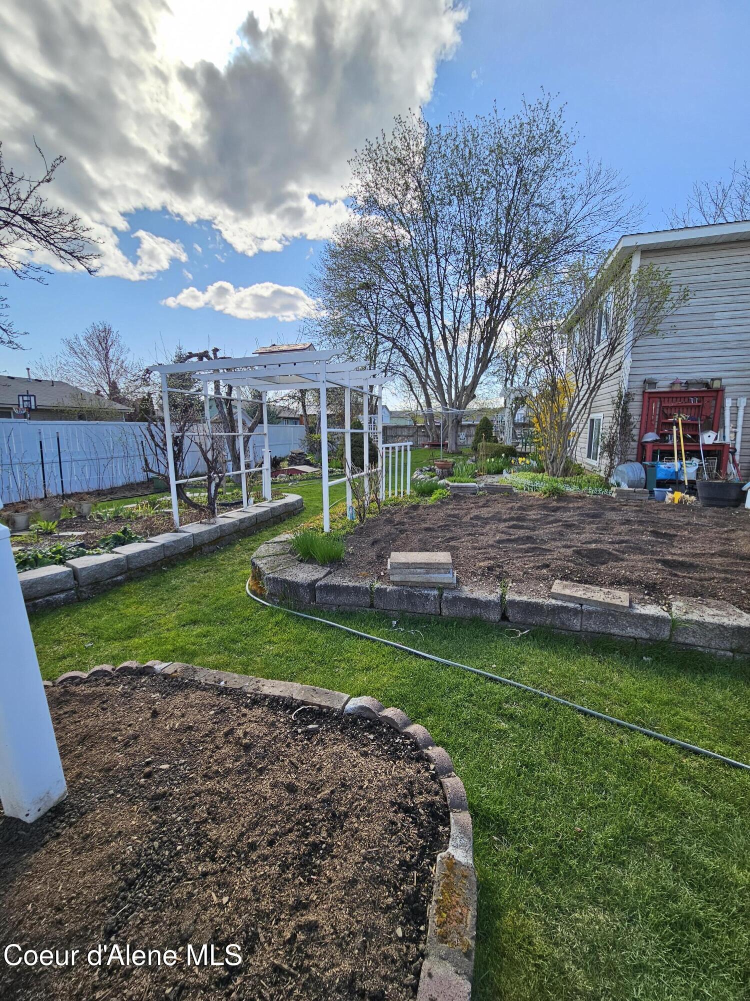 Rathdrum, Idaho, 83858, United States, 4 Bedrooms Bedrooms, ,3 BathroomsBathrooms,Residential,For Sale,2011357