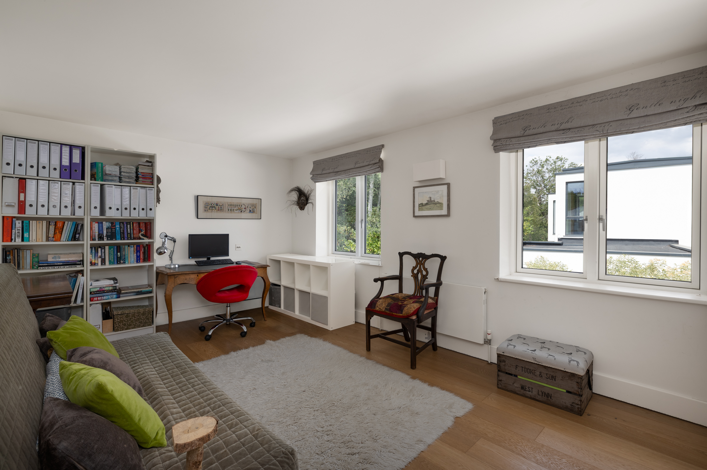  A detached modern six bedroom family house located on the private Coombe Estate - 物件實景