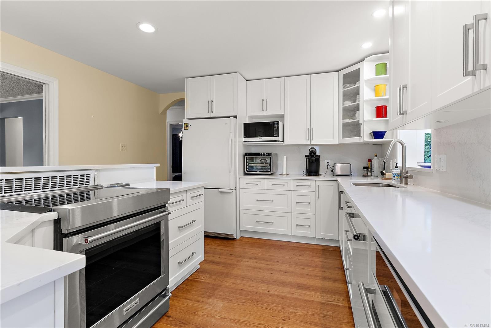 NORTH SAANICH, British Columbia, V8L 5J4, CA, 5 Bedrooms Bedrooms, ,Residential,For Sale,1950110