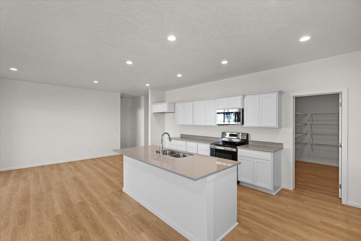 Deer Park, Washington, 99006, United States, 3 Bedrooms Bedrooms, ,2 BathroomsBathrooms,Residential,For Sale,1877408