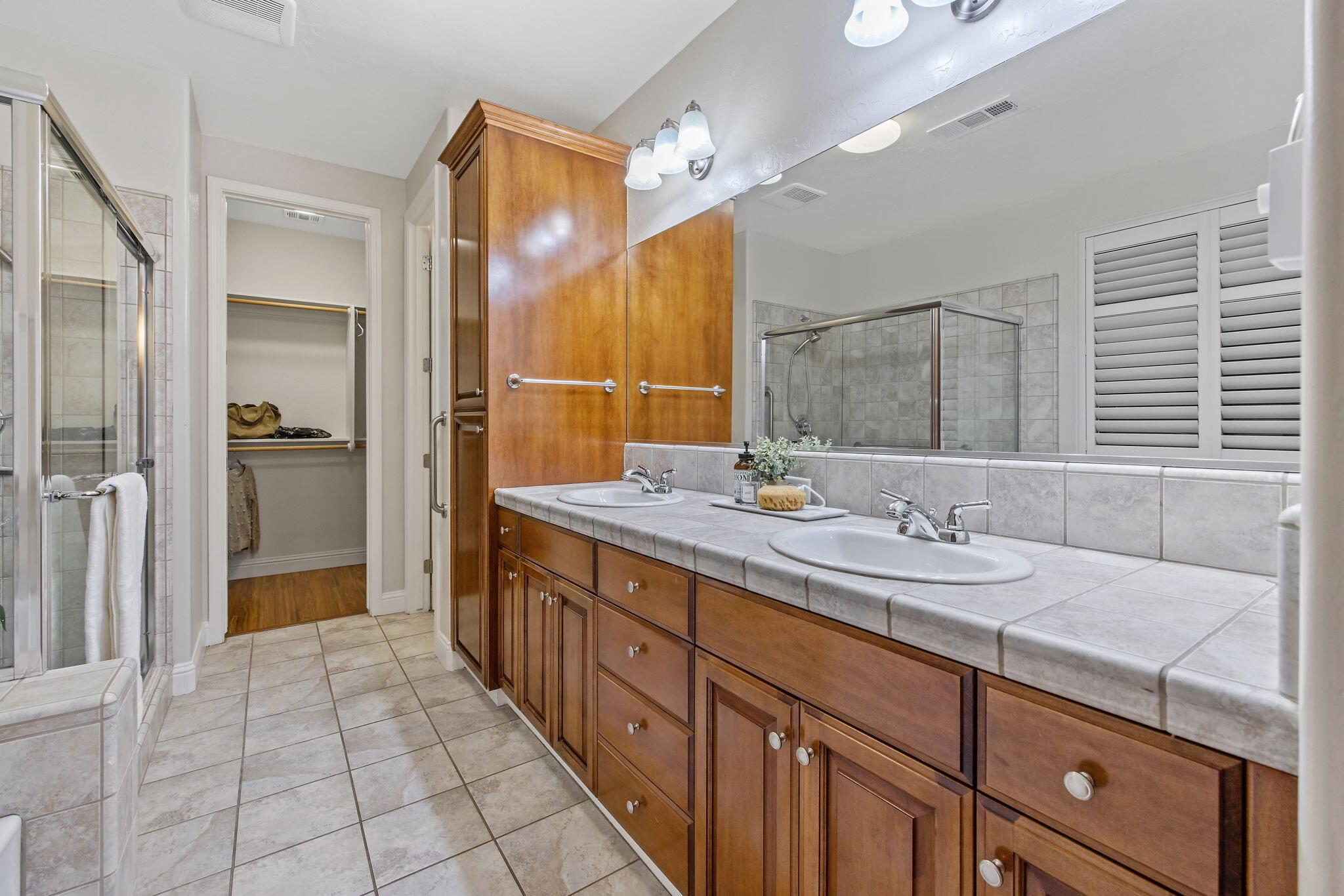 Visalia, California, 93277, United States, 3 Bedrooms Bedrooms, ,2 BathroomsBathrooms,Residential,For Sale,1937034