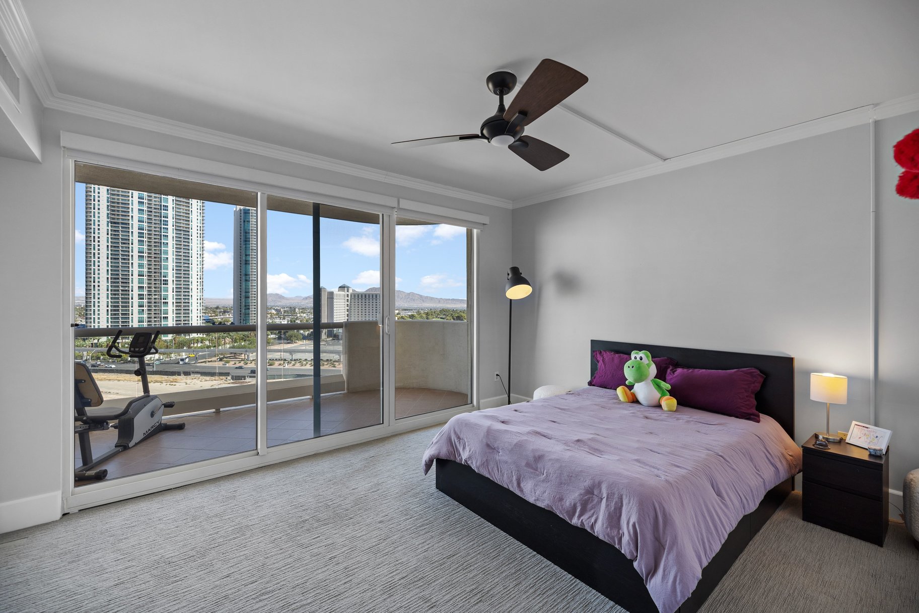  Sophisticated High-Rise Living at Turnberry Place - 物件實景