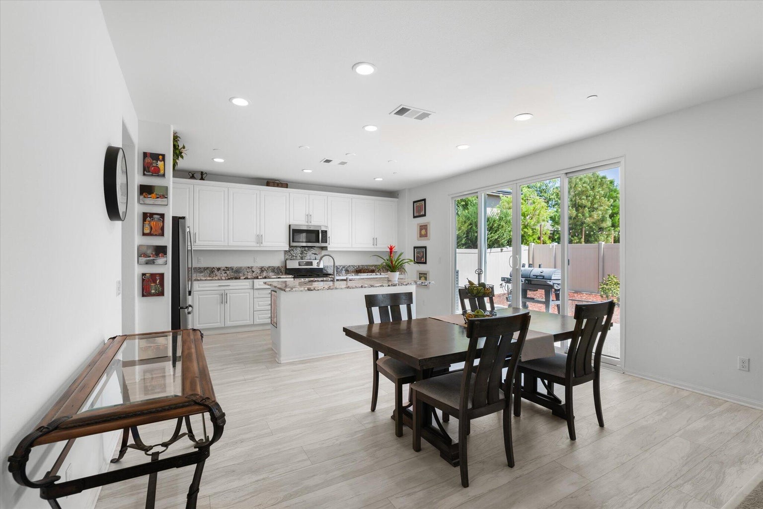 Lake Elsinore, California, 92530, United States, 3 Bedrooms Bedrooms, ,2 BathroomsBathrooms,Residential,For Sale,2007518