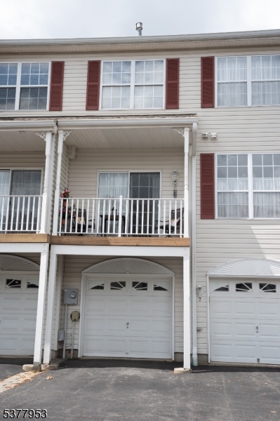 Raritan Twp., New Jersey, 08822, United States, 3 Bedrooms Bedrooms, ,3 BathroomsBathrooms,Residential,For Sale,1913482