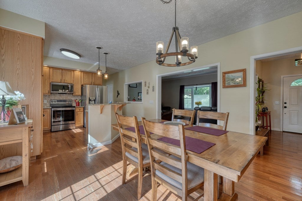 Murphy, North Carolina, 28906, United States, 3 Bedrooms Bedrooms, ,3 BathroomsBathrooms,Residential,For Sale,1902366