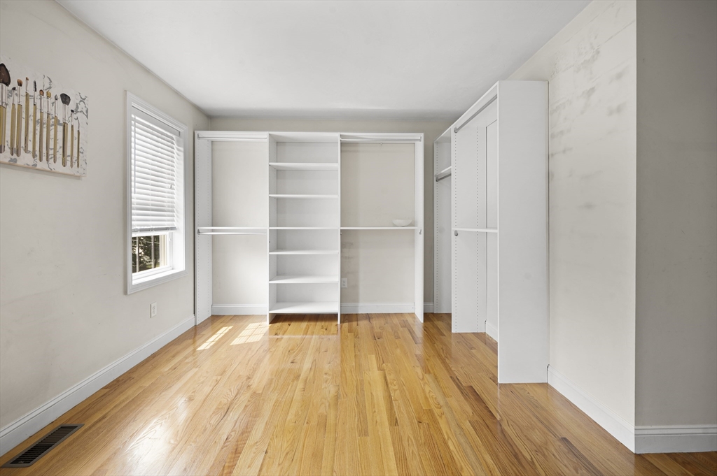 Brockton, Massachusetts, 02302, United States, 3 Bedrooms Bedrooms, ,3 BathroomsBathrooms,Residential,For Sale,1918560