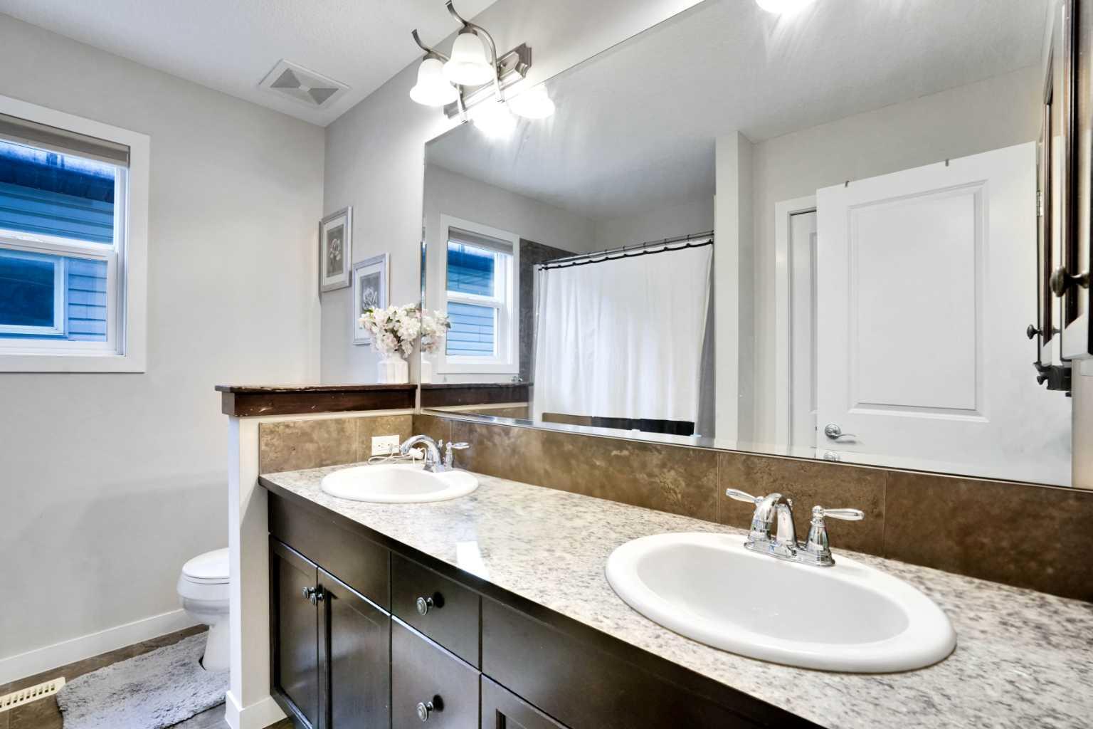 CALGARY, Alberta, T2X 0J7, CA, 3 Bedrooms Bedrooms, ,3 BathroomsBathrooms,Residential,For Sale,1906962
