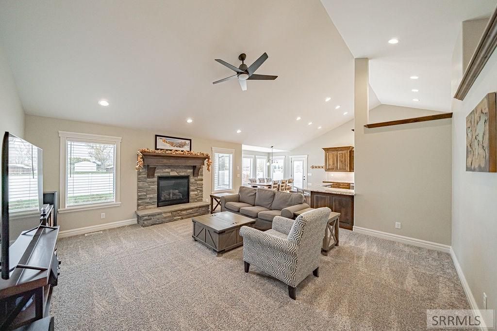 Idaho Falls, Idaho, 83404, United States, 5 Bedrooms Bedrooms, ,3 BathroomsBathrooms,Residential,For Sale,1987473