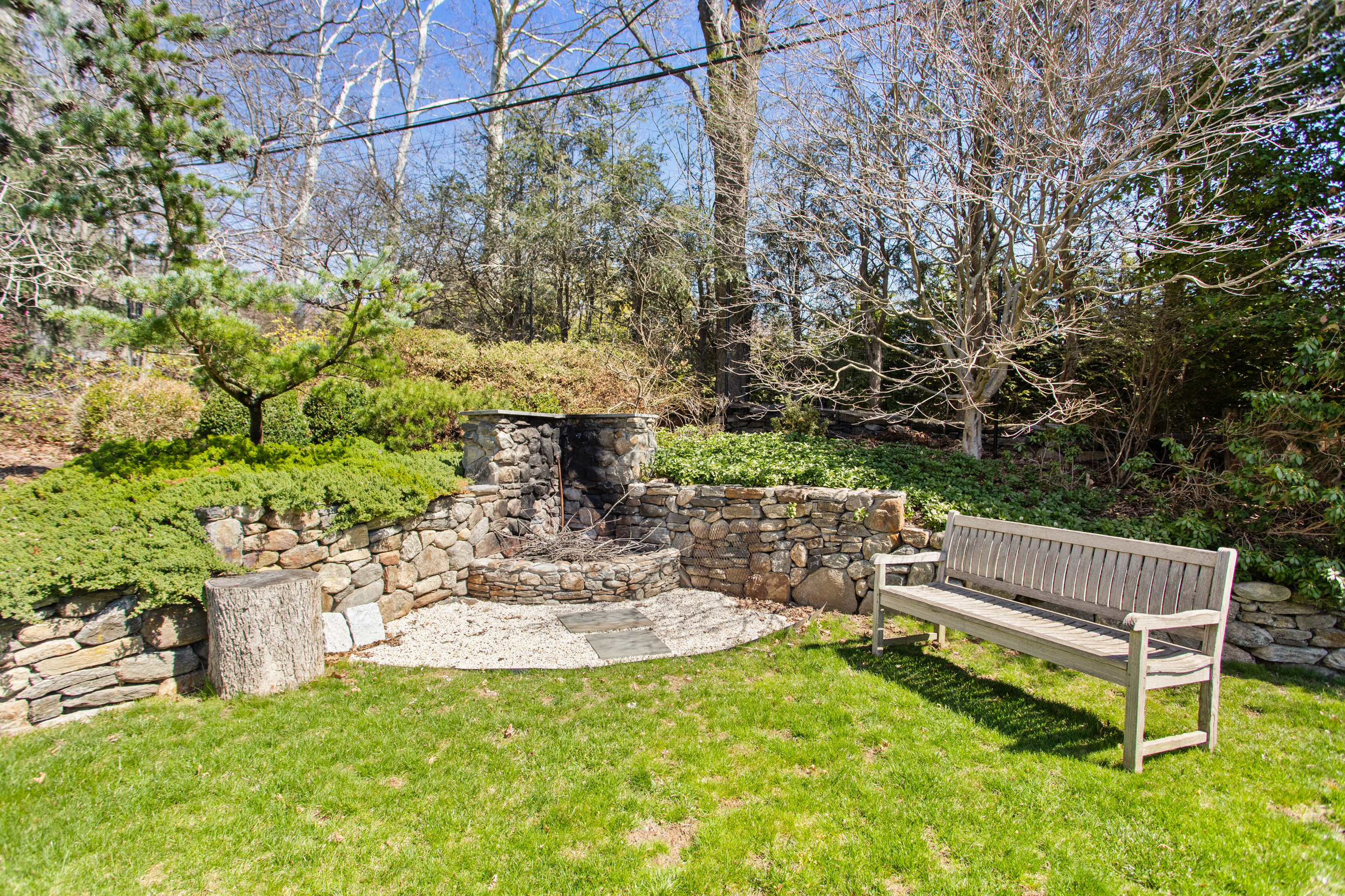  Stately Updated Colonial on Magnificent Grounds - 物件實景