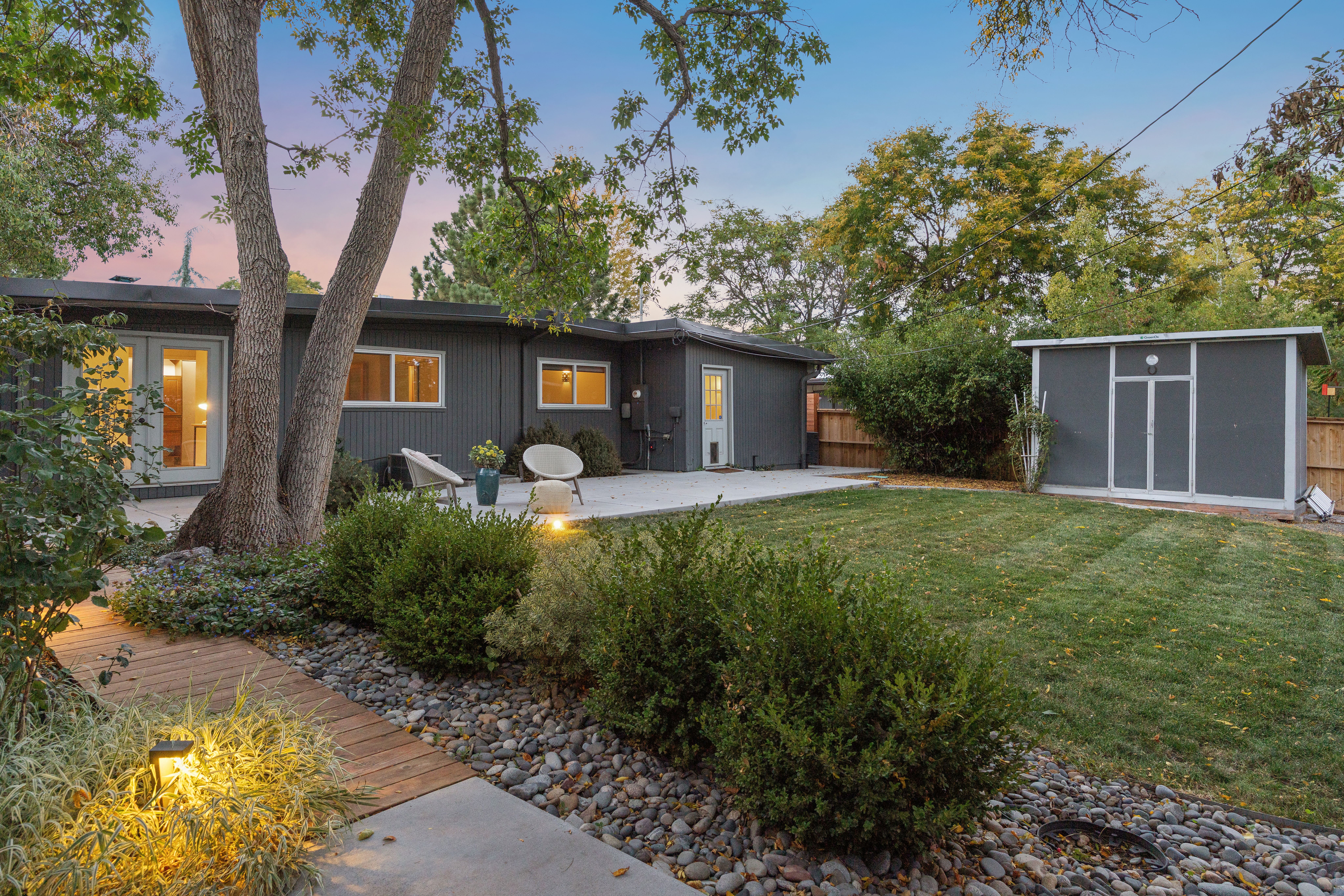  Mid-century modern lives with an effortless connection between indoors and out. - 物件實景