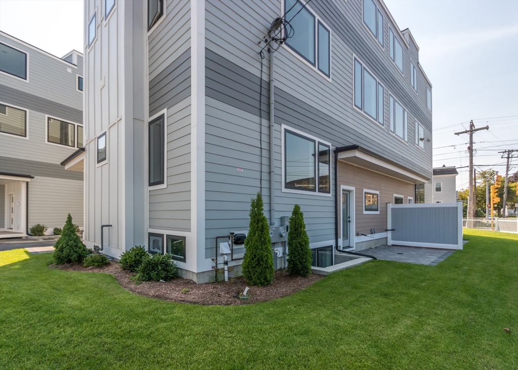 Waltham, Massachusetts, 02453, United States, 4 Bedrooms Bedrooms, ,4 BathroomsBathrooms,Residential,For Sale,1906514